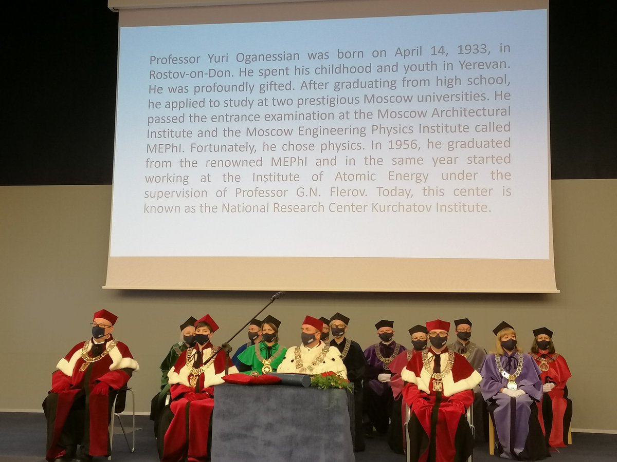 r_naskrecki's tweet photo. Profesor Jurij Oganessian doktorem honoris causa UMCS. Ten wybitny fizyk, odkrywca kilku pierwiastków, w tym 118 nazwanego jego imieniem -  oganeson - dołączył do grupy wybitnych fizyków, doktorów hc UMCS, m. in. Fryderyka Joliot-Curie, Ireny Joliot-Curie oraz Pierra Joliot. https://t.co/jBLpZ2e5Xs