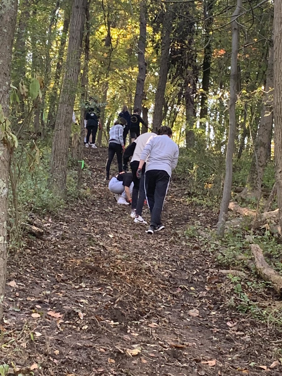 Wellness Wednesdays with my <a href="/NAI_Tigers/">NAI</a> saw us doing community service on a gorgeous day cleaning up our new trails. Thanks to <a href="/Schmidt_AdvPE/">David Schmidt</a>. Ss loved the experience. #ProudTeacher #NASDLearns