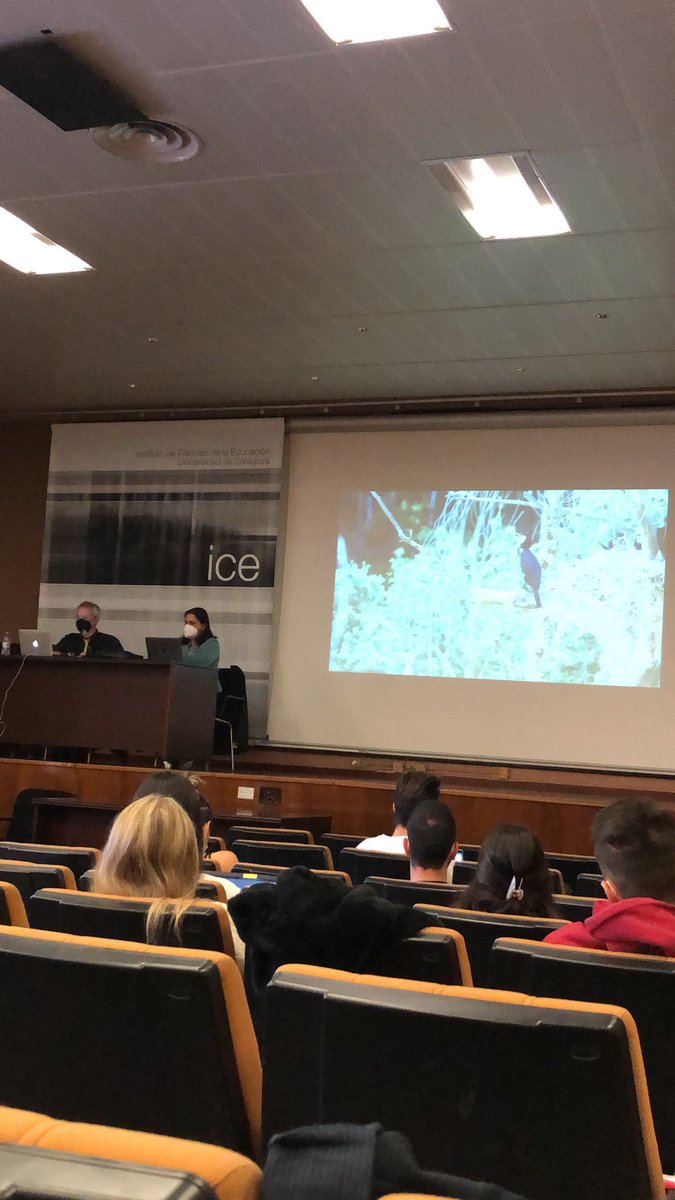 ArrueboPilar's tweet photo. Mañana de ponencia con @carlosgurpegui en #proycom @unizar. Una charla enriquecedora. Me quedo con un consejo muy necesario para el buen periodismo: “Como realizadores debemos adentrarnos en la retina del espectador con humildad y tratar a quién nos ve cómo un ser inteligente” https://t.co/VNfVs1dyuo