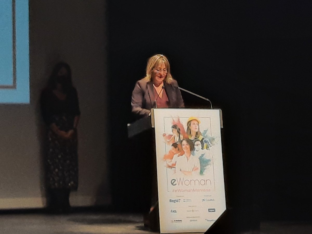 Moltes felicitats Montse Ambrós  per aquest premi #eWomanManresa  a la Trajectòria Professional tant merescut. @CEDEMmanresa <a href="/ajmanresa/">Ajuntament de Manresa</a>