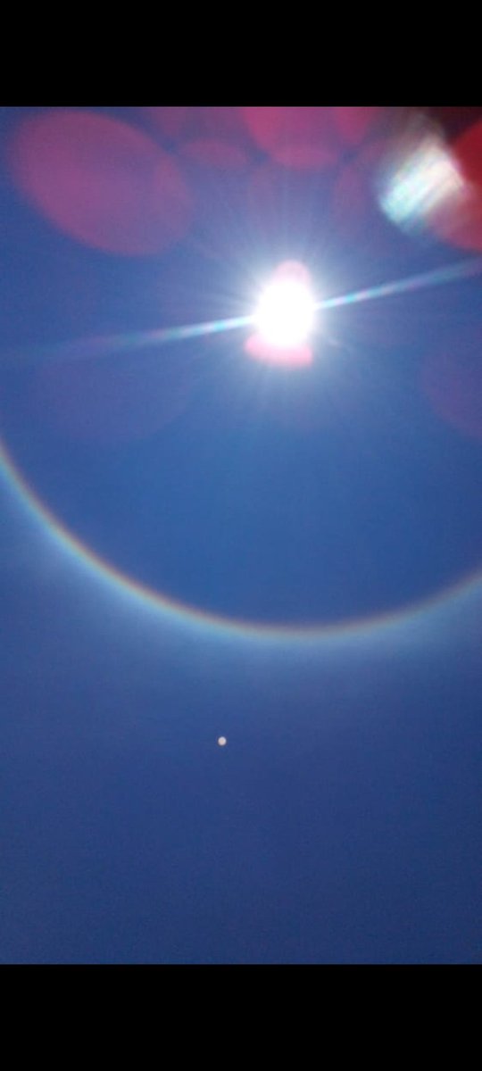 MonYahusha's tweet photo. A rainbow ring around the sun

#Limpopo https://t.co/tAnnnchbAu