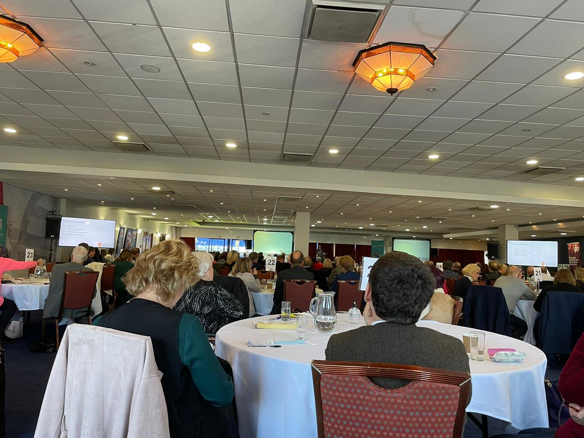 DbeManchester's tweet photo. Dr Sam Johnson @cofelancs is sharing practical wisdom, about reducing carbon within the school estate, with great energy! Inspirational! #MDSC2021 #DbeManchester #DbeBeeEco
#everythingispossible #quickwins https://t.co/JW2FPd0lQ2