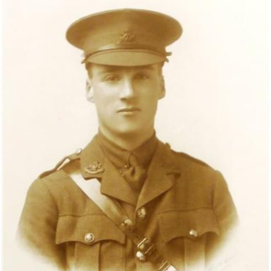 InscriptionsWw1's tweet photo. #RememberedHere
The Parr Brothers

> Edgar Brian Parr
Killed in action 21 October 1916
Aged 24

> Denis Fillingham Parr (pictured)
Killed in action 7 July 1916
Aged 19

#ChurchRockCemetery #Nottingham

#WW1 #LestWeForget

Online records via https://t.co/QtB3O8XGHE https://t.co/0xF4v7VemM