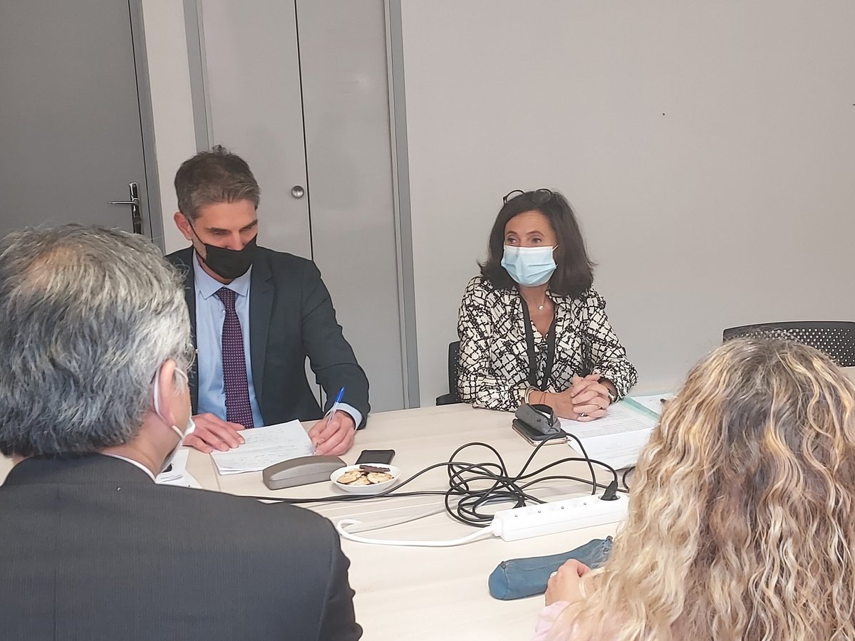 aclimoges's tweet photo. Hier après-midi s'est tenu au rectorat le comité académique #Canopé avec la rectrice @CDrucker_Godard et @VinctMichaud, directeur territorial Nouvelle-Aquitaine @reseau_canope.
Un moment d'échange sur le travail collaboratif pour l’école académique de la #formation. https://t.co/AzSwBM3yOh