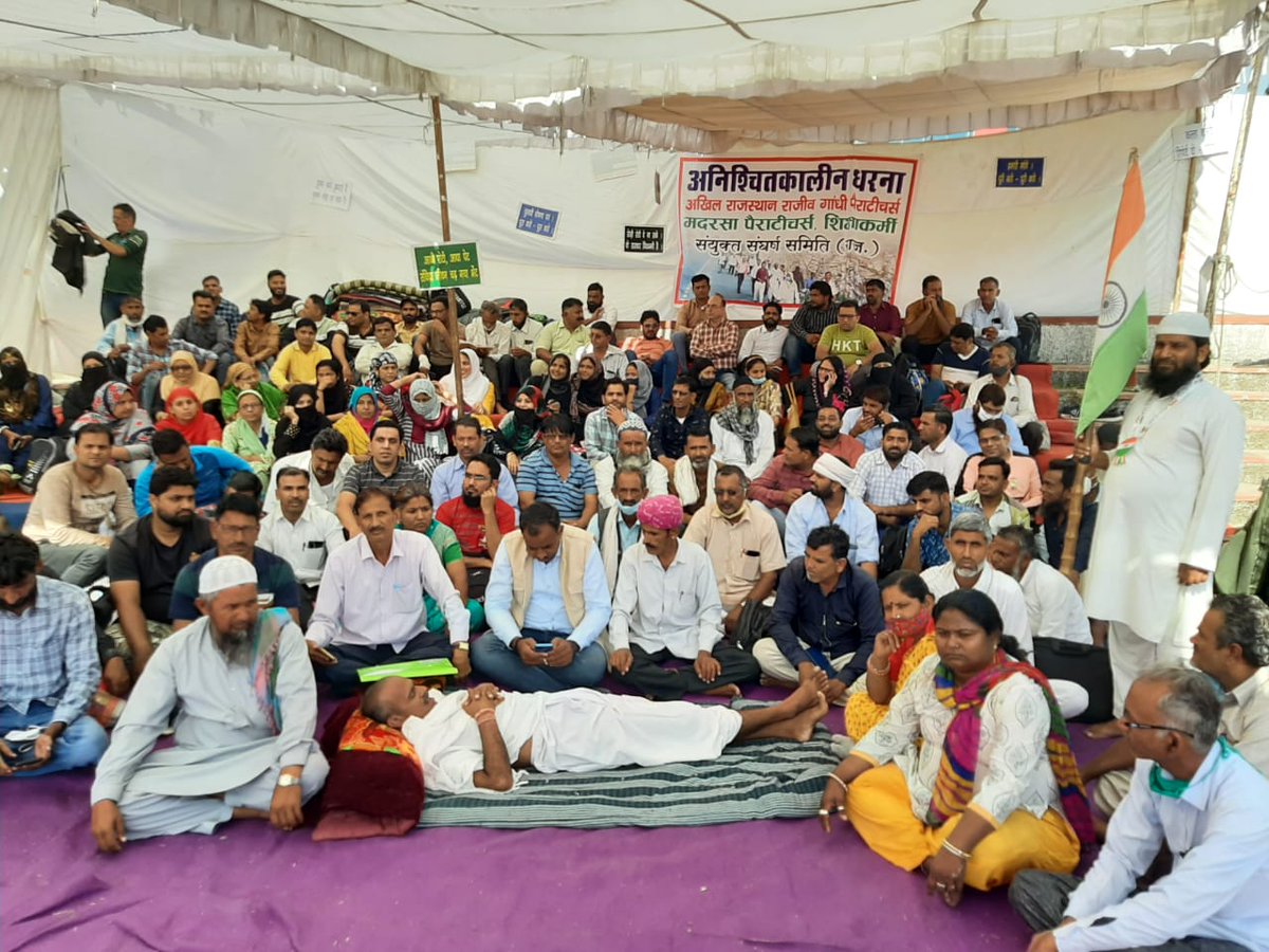 imjunedquazi's tweet photo. @ShayarImran @INCMinority उ.प्र. जा रहे हो अल्पसंख्यकों को न्याय दिलाने तो लगे हाथ करीबी राज्य राजस्थान भी आ जाना, यहां आप की ही सरकार अल्पसंख्यकों के प्रति उदासीन है,आमरण अनशन करने वालों तक की सुध नहीं ले रही सरकार
@ashokgehlot51 @priyankagandhi https://t.co/opXNjpCiYh