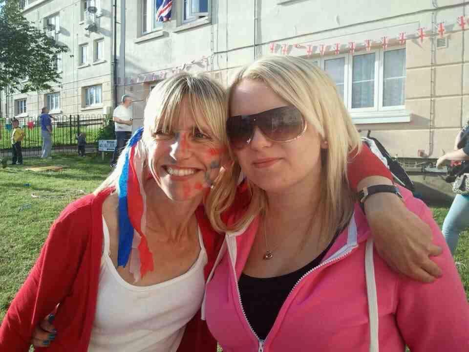 sarahnewbury191's tweet photo. No words can say how I feel at the moment my heart will always love you 😍 RIP my wonderful daughter xxx https://t.co/7UfuOhb5t4