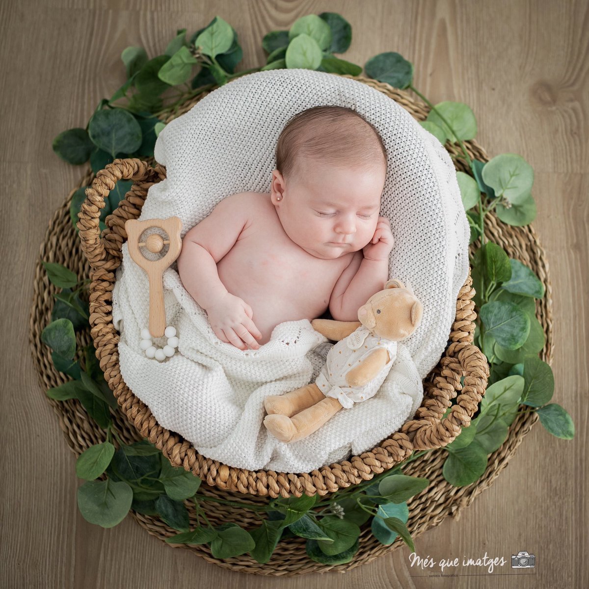 Bon dia!!
La primera sessió de fotos, un bonic record per a tota la vida... 

#Mésqueimatges #Girona #botiguesdegirona #comerçgirona #igersgirona #fotografgirona