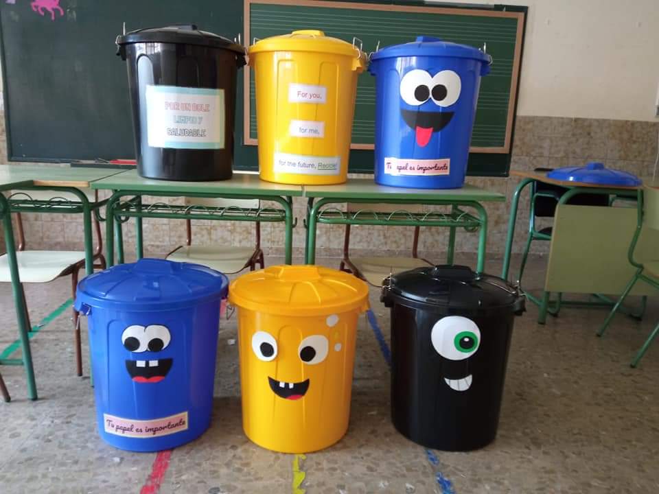 CbmSra's tweet photo. ¡VUELVE LA BRIGADA R! ♻️💚♻️
Desde el Plan de SALUD tenemos una noticia estupenda...¡ya está de vuelta en nuestro cole la BRIGADA R! ¡Este es uno de nuestros pequeños compromisos con el medio ambiente para conseguir un cole 🏫 y un mundo mejor🌍!
https://t.co/Mhlbz0YpOr https://t.co/AwqU5Bdtl8