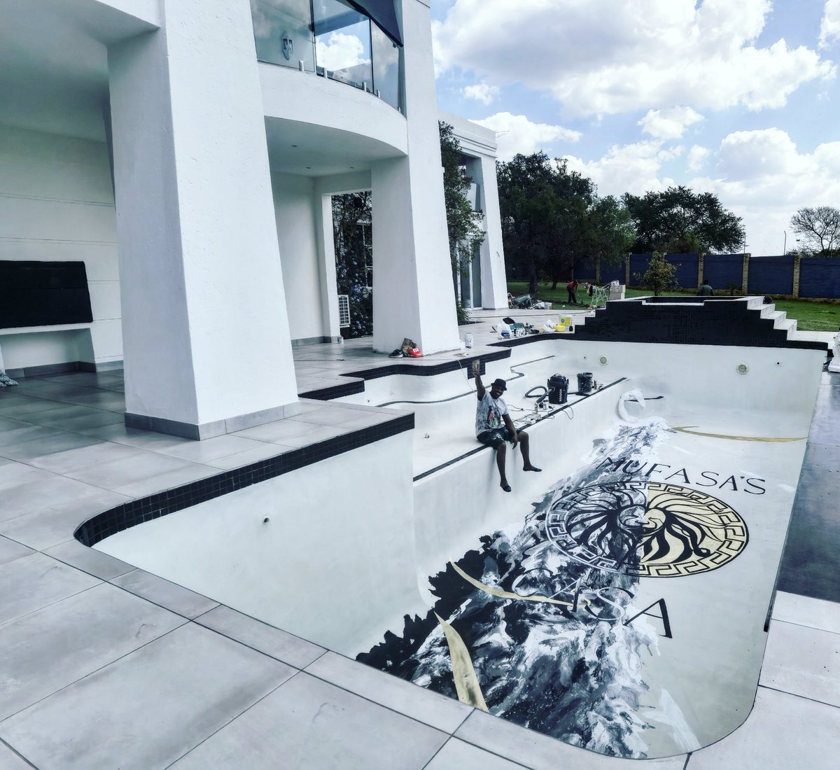 ennockmartZA's tweet photo. Cassper Nyovest pool art work!

My name is Ennock Mlangeni. You Don't Know Me Yet, LET ME PAINT YOU MY STORY 🖤. https://t.co/KImnqFJVmo