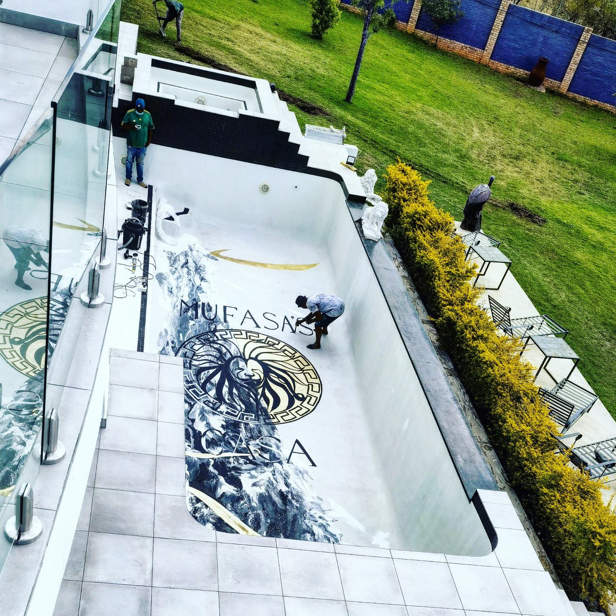 ennockmartZA's tweet photo. Cassper Nyovest pool art work!

My name is Ennock Mlangeni. You Don't Know Me Yet, LET ME PAINT YOU MY STORY 🖤. https://t.co/KImnqFJVmo