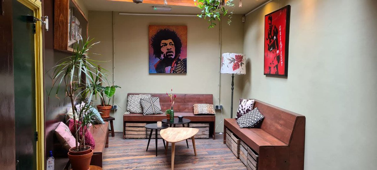 CafeDeOpstand's tweet photo. Met trots presenteren wij de eerste expositie in Café de Opstand. Tot en met 31 december kan je een selectie van de werken Lauwe Kunst komen bekijken in ons café. Kom je snel een keertje langs?
#cafedeopstand #deopstand #cafè #nijmegen #vanwelderenstraat #kunst #expositie https://t.co/YUu0e21S12