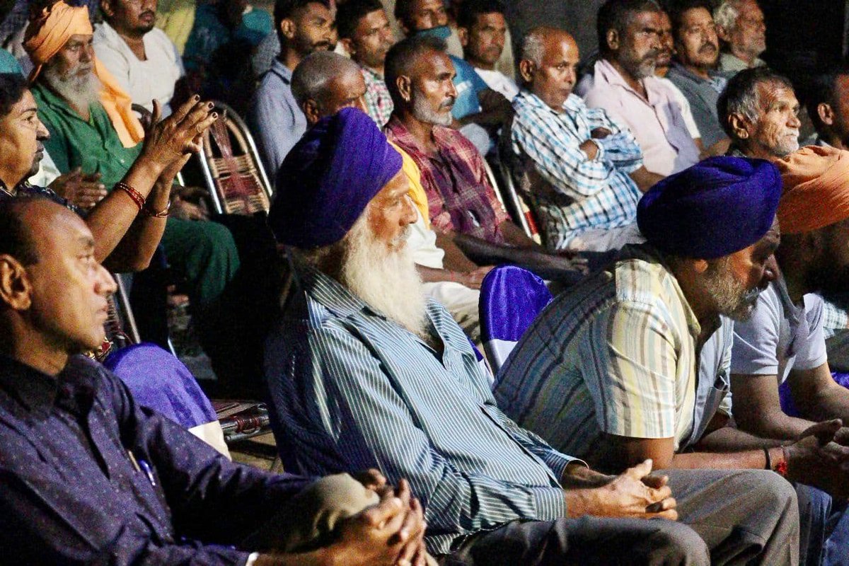 AngadSinghNWSR's tweet photo. #Annadataas have skipped their own meals to make sure we get food on time. With the support of @punjabgovtindia we are providing debt relief funds so that farmers can harvest without any burden of debt. 

We stand with the #farmers🙏

#nawanshahr #congress @INCPunjab @INCIndia https://t.co/9IdvI8GgnQ