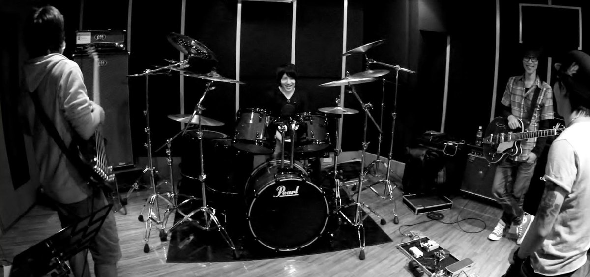 WT2833's tweet photo. 僕は20代、音楽活動を通してたくさんの失敗や経験をしてきました。その時にメイクをしていたことやヒゲがとても面倒だったことがこれから始めるビジネスのヒントになっています。
人生、無駄なことはない。
#メンズコスメ
#セルフ脱毛
#ZUBOCOS
#失敗はない https://t.co/olRLi6aoy0