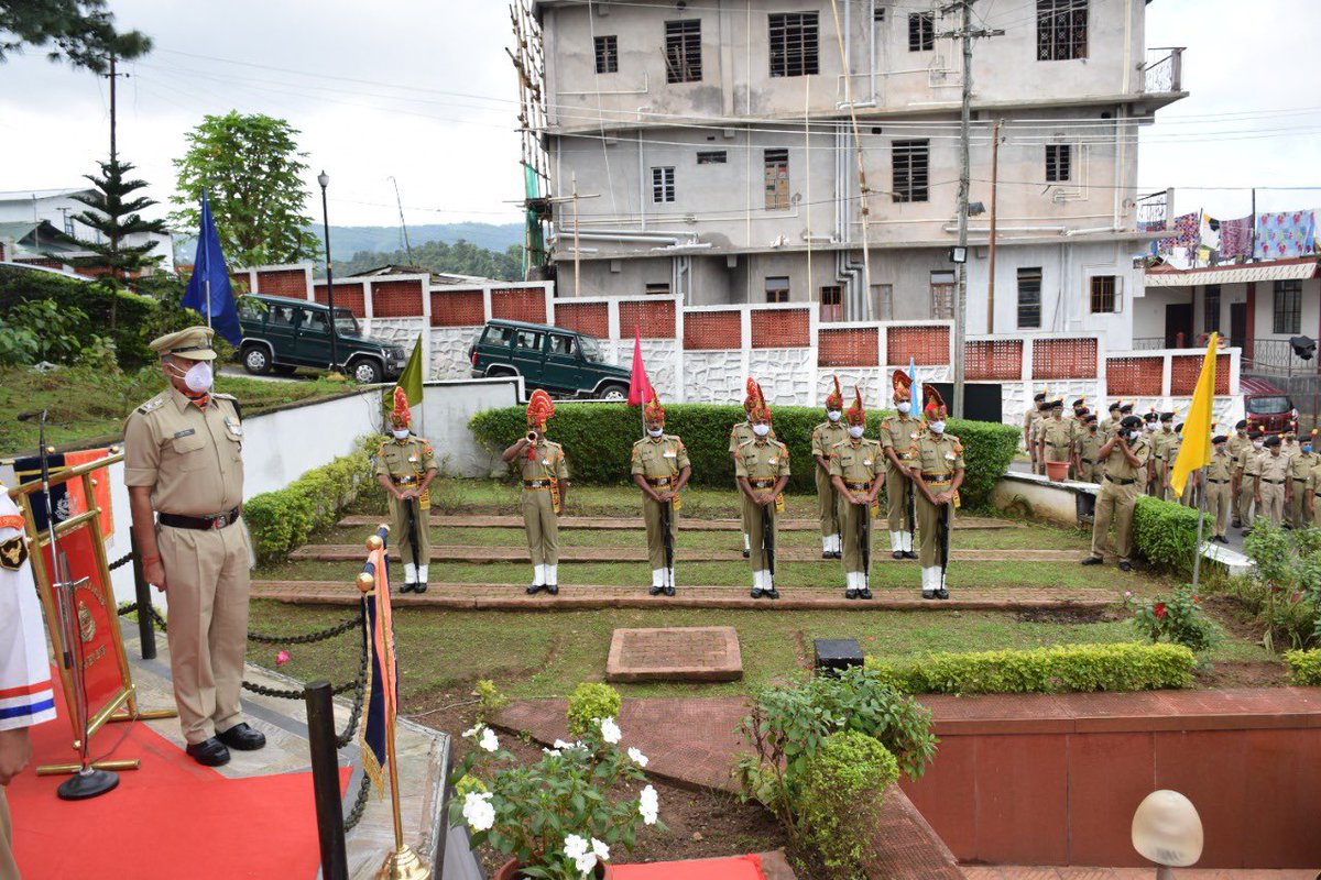 BSF_Meghalaya's tweet photo. On the occasion of the 62nd #PoliceCommemorationDay, @BSF_Meghalaya salutes our valiant bravehearts who laid down their lives serving the nation.
#NationFirst
#JaiHind https://t.co/mNJzAKk6qq