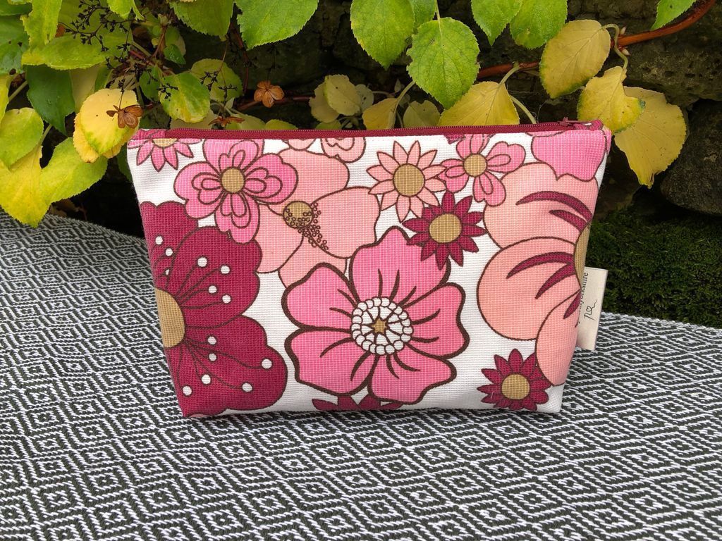 sewinskipton's tweet photo. Vintage fabric loveliness available here! ⬇️ #MHHSBD
#EarlyBiz 
https://t.co/2gm4ZOj8eH https://t.co/XwyT9mRxn4