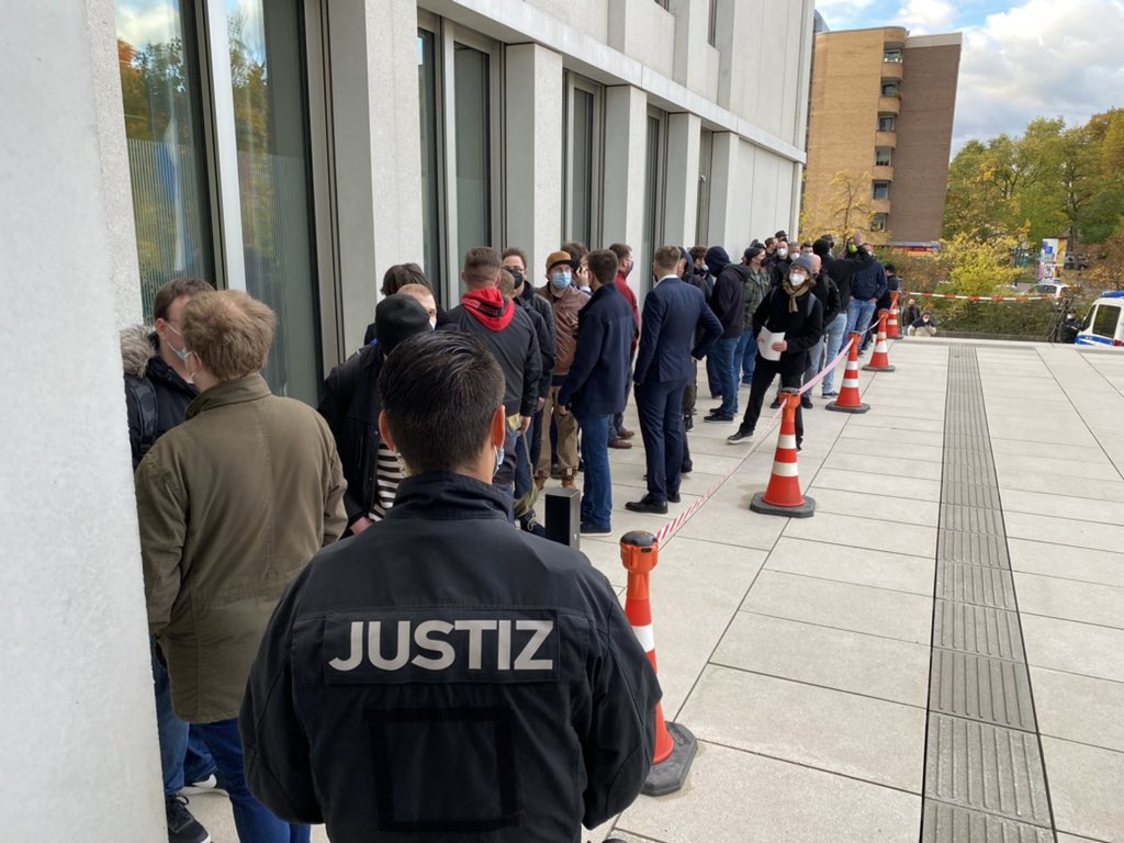Prozess gegen Rainer Winkler, den “Drachenlord”. (Und der U-Bahn-Halt heißt Bärenschanze. )