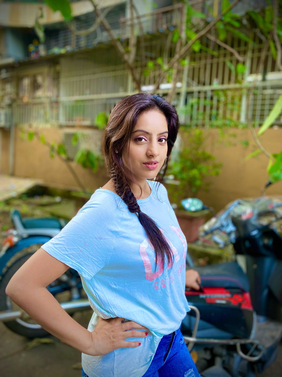 deepikasingh150's tweet photo. Have a fab day! Enjoy whatever you are doing ❤️.
.
.
#piccredit @ajayyyyy__00
#daylook #braids #deepikasingh https://t.co/tWDo7b0aQd