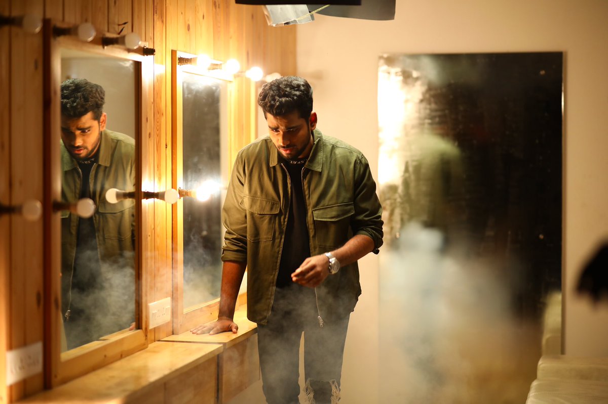 samvishal280999's tweet photo. Yaarumey thevailla bts

 https://t.co/7JMa5wmD2h https://t.co/pJMT7KVnsd