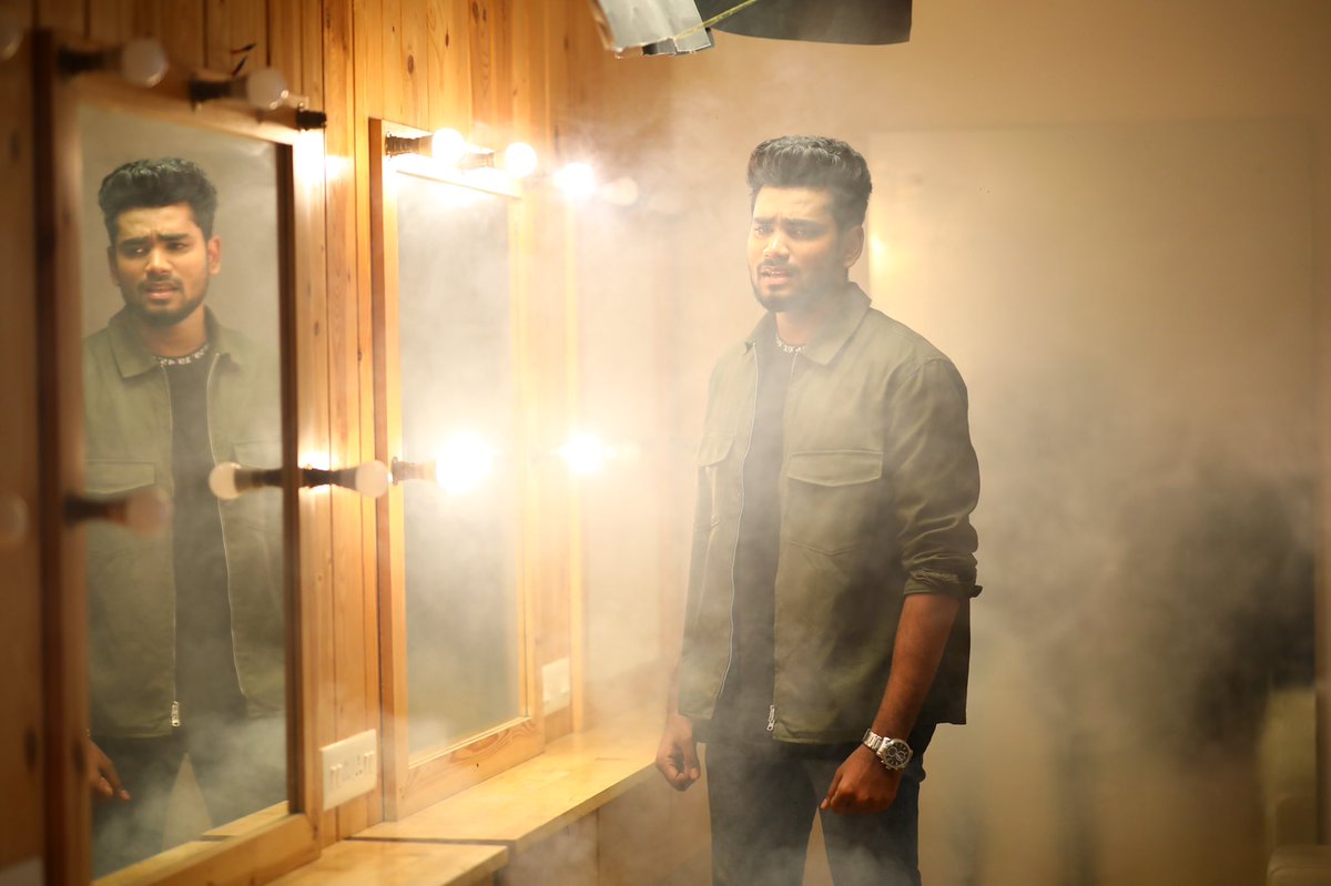 samvishal280999's tweet photo. Yaarumey thevailla bts

 https://t.co/7JMa5wmD2h https://t.co/pJMT7KVnsd