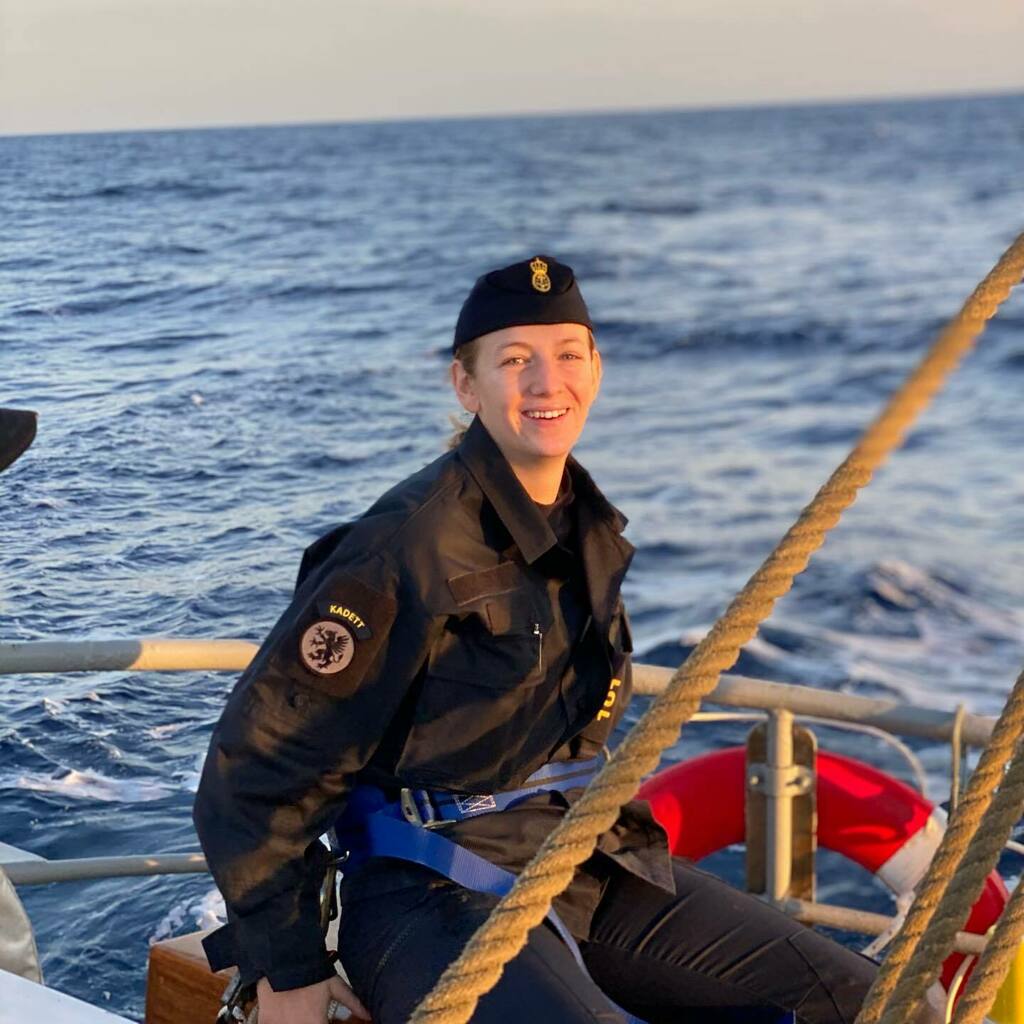 gladanochfalken's tweet photo. Morgonen ombord bjöd på en riktigt härlig soluppgång! ☀️🌊 https://t.co/LEYnhqj2FC