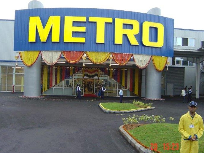 metro_india's tweet photo. We Turn 18! #ThisDayThatYear in 2003,we opened our 1st #wholesale store in India at #Yeshwanthpur #Bengaluru. Since then,we have have touched million lives &amp; been part of countless success stories of independent businesses &amp; #MSMEs. Heartfelt Gratitude to all #ThrowbackThursday https://t.co/Mh4qSh4lKQ