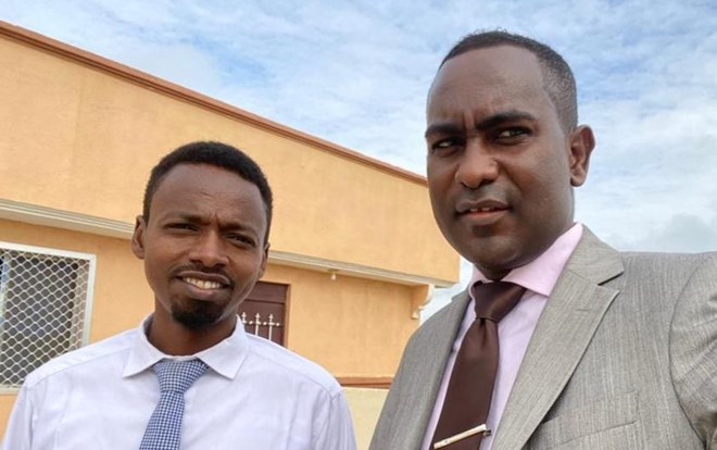 sjs_Somalia's tweet photo. @sjs_Somalia condemns the arbitrary arrest of its Secretary General @Cabdalleaxmed and its training secretary #Hanad #Ali #Guled by Hirshabelle police in Jowhar around 10:00am from the hotel where @sjs_Somalia was conducting a training. This is the second incident since yesterday https://t.co/hSgu2IC2Hc