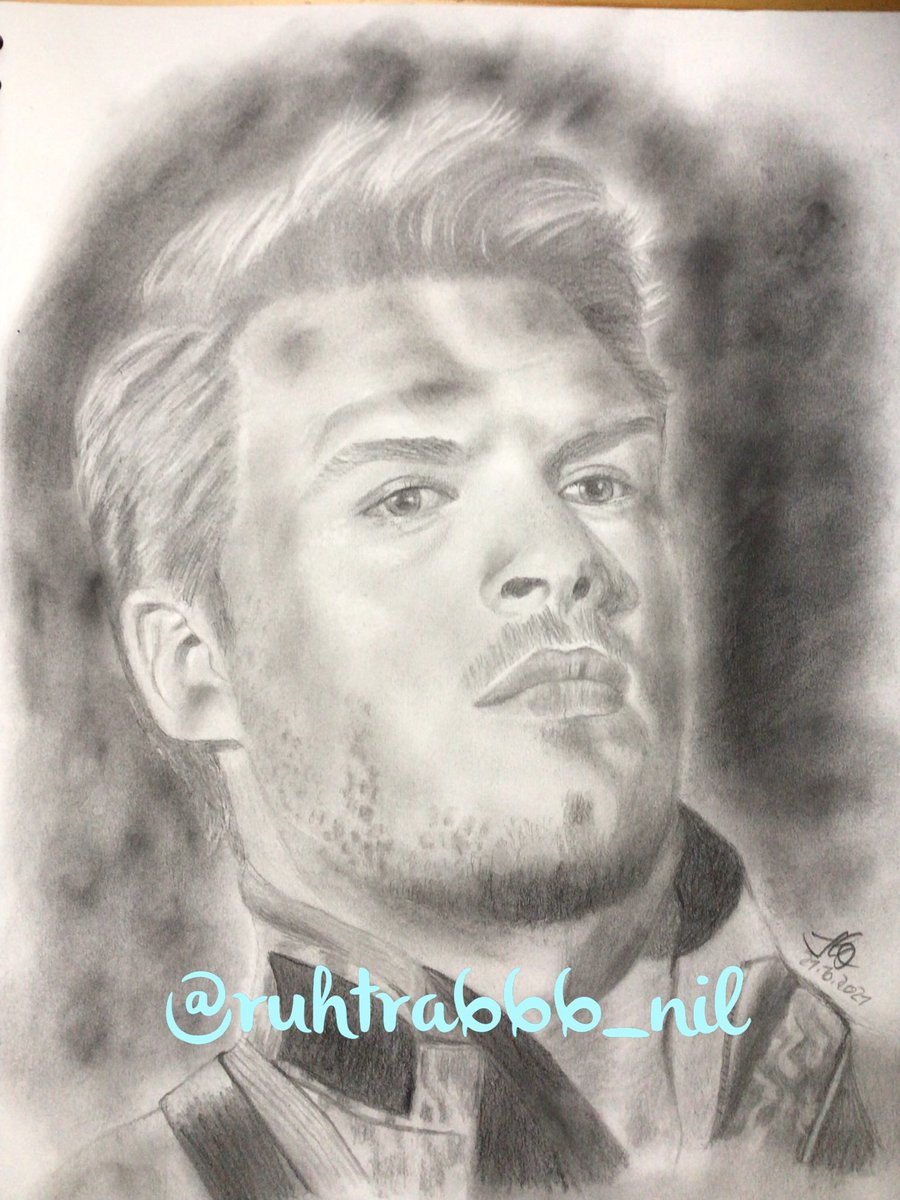 mandocrasy's tweet photo. #diegoklattenhoff is finished. It‘s not my #favoriteagent #ressler, but I liked the photo so much. The #drawing represents #LtDanner from the #fallingskies series. #portraitdrawing #Pencildrawing #pencilandgraphite #ArtistOnTwitter #myartwork https://t.co/EfuRlXnbcc