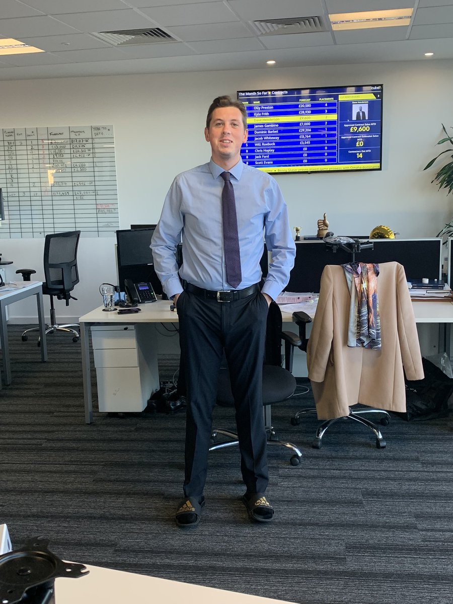 SearchableLiam's tweet photo. @ContractsSam never fails to amuse me. #SmartThursday (ft trusty sliders) https://t.co/pxwSx4c0X8