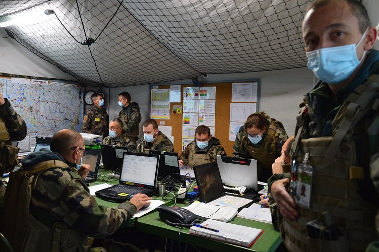 CDC_8eRMAT's tweet photo. Après 1 an de préparation, le centre opérations du @8eRMAT a été jugé immédiatement apte à l'engagement opérationnelle à l'issue de l'exercice ANTARES. ⬇️
@armeedeterre @comlogterre1 @commandement_FT @ComMaintFT https://t.co/DmnnG7lCQd