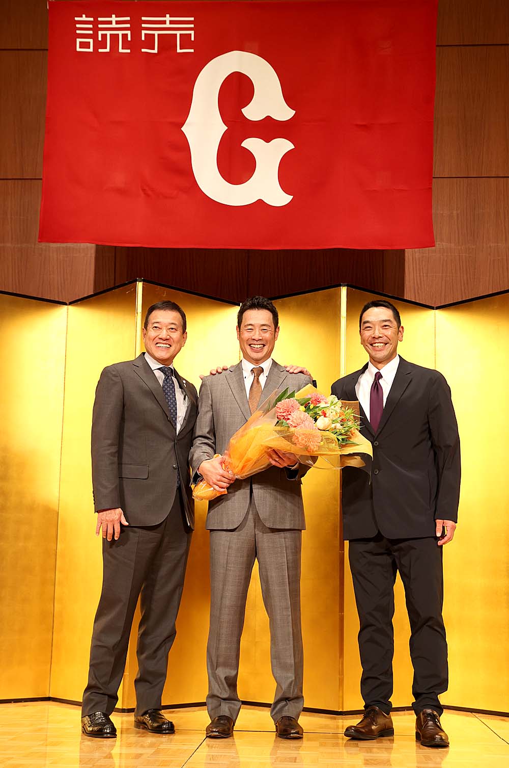MIZUNO - 巨人 読売ジャイアンツ 亀井善行 引退記念 オーセンティックリストバンド 新品 亀井善行選手「ARIGATO！KAMEI」グッズを発売 | 読売