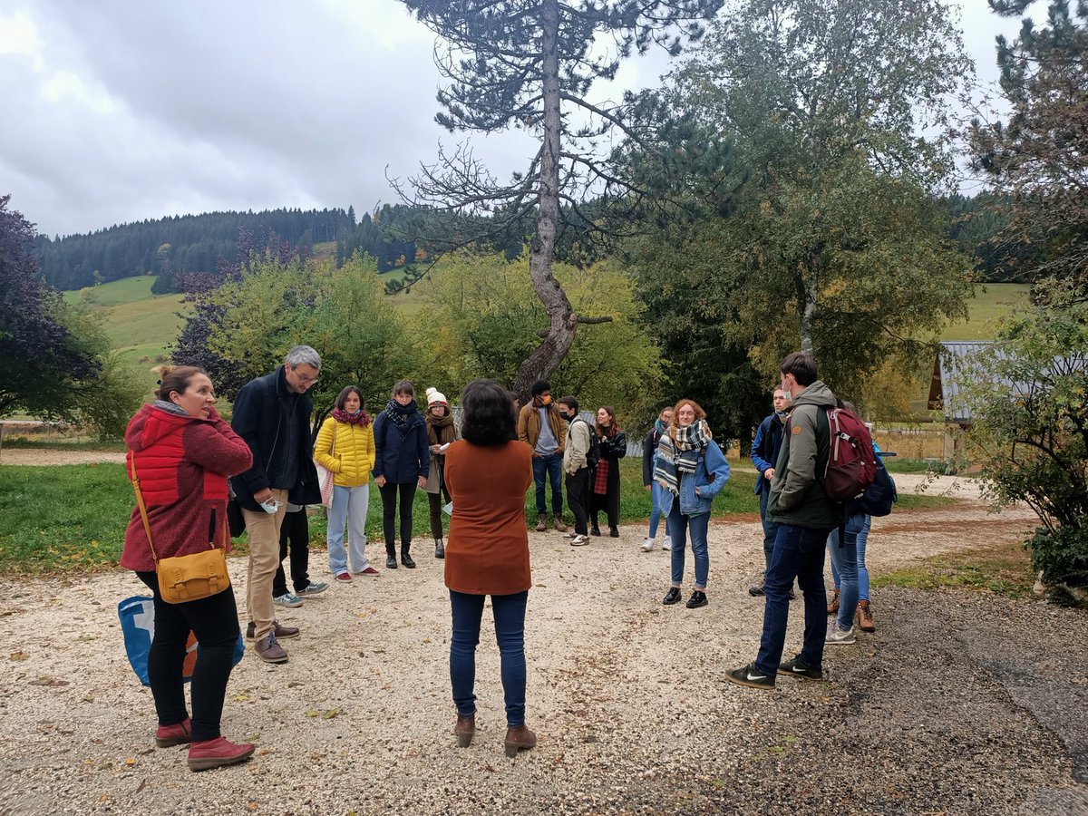 mclementine1's tweet photo. Aujourd'hui, les M2 du @CcstMaster sont à Autrans pour découvrir #Lythos,un fabriquant de meubles et maquettes, dans le cadre du cours autour des études commandités autour des patrimoines de Nicolas Ponson ! 🪓🛋️ #CSTGre https://t.co/ZH23RIdxtv