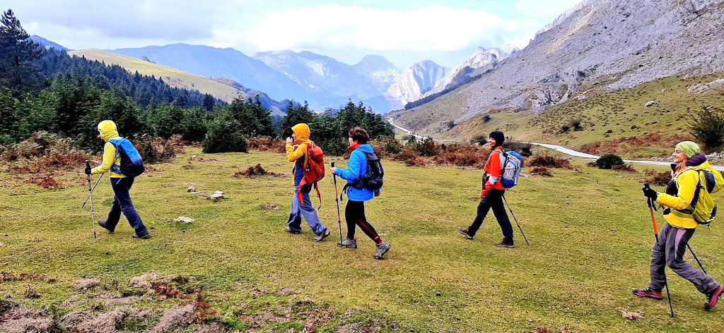 SpainExploring's tweet photo. Enjoy hiking from the pastoral landscapes of the middle mountains of the #basquecountry, to the high levels of the Navarrese #Pyrenees.
https://t.co/B9KjmsYqaC https://t.co/ibdltedVDC