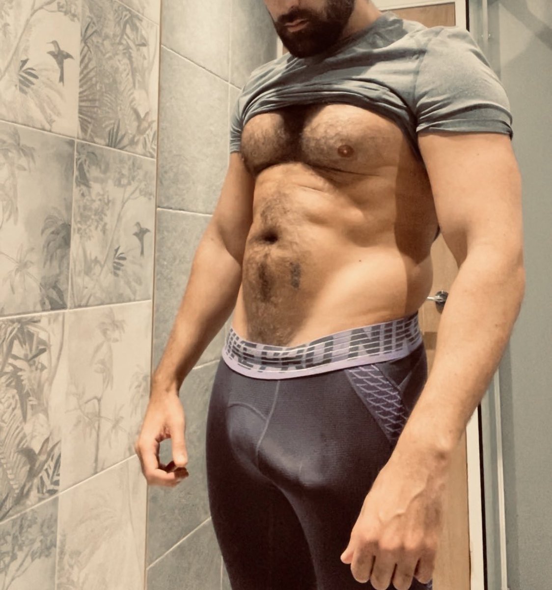 𝙋𝙝𝙤𝙗𝙤𝙨 𝙃𝙖𝙡𝙚 (@analphalete) on Twitter photo 