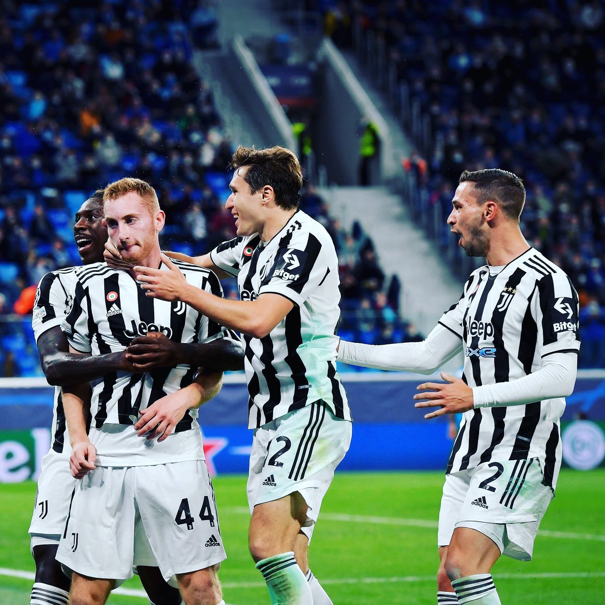 deportsp's tweet photo. La #Juventus de Turín consiguió una importante victoria 0-1 en Rusia  ante el difícil Zenit,  y se pone en la cima del grupo H de la #UCL  con 9 puntos. https://t.co/aMoZnoGkcG