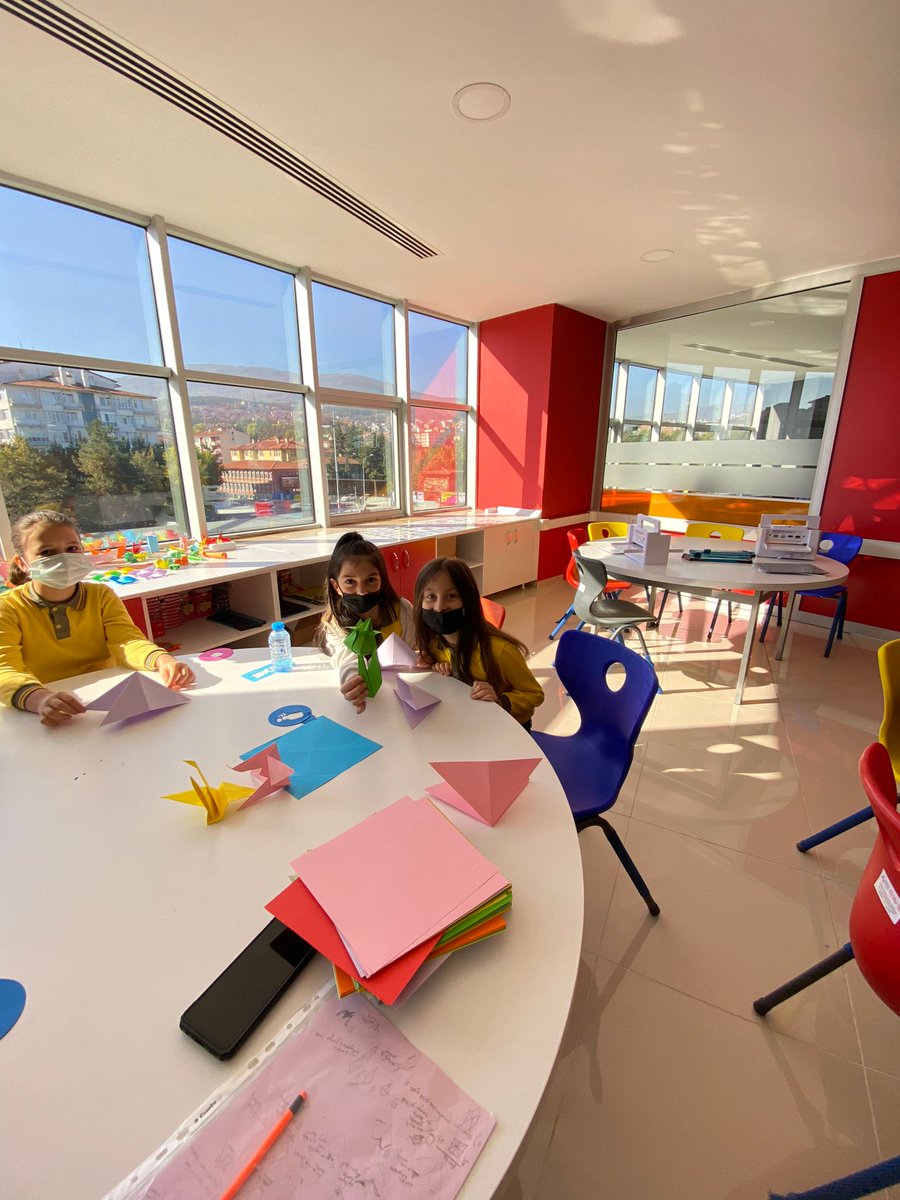 Kütahya Milli Eğitim Müdürlüğümüz hizmet binasında yapımı tamamlanan Kendin Yap Atölyelerinde keyifli bir gün geçirdik. Öğrencilerimize yeni ufuklar açan atölyelerin yapımında emeği geçenlere teşekkürler...
<a href="/kutahyamem/">Kütahya İl Millî Eğitim Müdürlüğü</a> <a href="/BasyigitHasann/">Hasan BAŞYİĞİT</a> <a href="/ArgeKutahya/">Kütahya ARGE</a> <a href="/veri_madencisi/">Mevlüt DURAN</a>