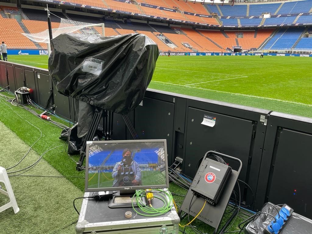 _gravitymedia's tweet photo. 💭 Have you ever wondered what a day in the life of a #VisionEngineer is like?
😀 Meet Sophie Colvin, one of Gravity Media’s Vision Engineers based in the UK.
👉 https://t.co/nsFhHi55Ub
#CaptureCraftCreate #OurPeople #LiveSports #BroadcastJobs #TOC #Flypacks https://t.co/OaJqmXDR5d