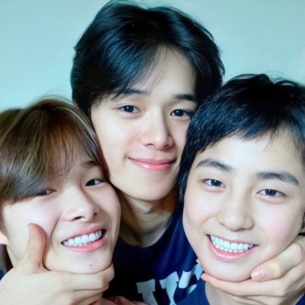 namgifirst's tweet photo. Yang paling tengah , happy birthday for u ❤️dari awal kerasa banget gimana perjuangan kamu, u work very hard ❤️ and show ur best performance, keinget gimana kamu harus menyerah untuk debut bersama enhypen, please cepet debut, can't wait u star❤️
#Kiland #ILAND_K @mnetiland https://t.co/pHsbmvuoQr