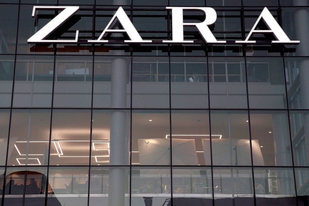 BlogdoNoblat's tweet photo. [Por que não zerar a Zara?] - Zara criou código para 'alertar' entrada de negros em loja, diz polícia; empresa nega racismo. Loja em Fortaleza usava o código 'Zara zerou' para avisar sobre pessoas negras ou vestindo roupas simples, apontam investigações (Folha) https://t.co/Uy4QZ7DbG1