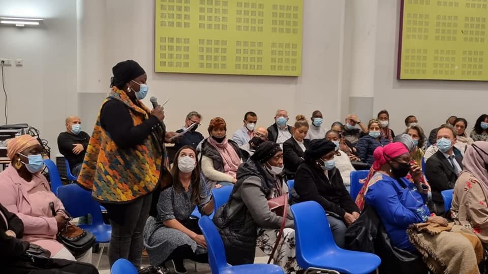 "Être respecté toute l’année".
Près de 250 personnes hier soir aux Tarterêts pour être autrices du devenir de leur quartier. La France ça doit être beau partout. Rdv le 9 novembre 18h30 pour les ateliers.
La soirée et le film des interviews à revoir sur corbeil-essonnes.fr/actualites/ima…