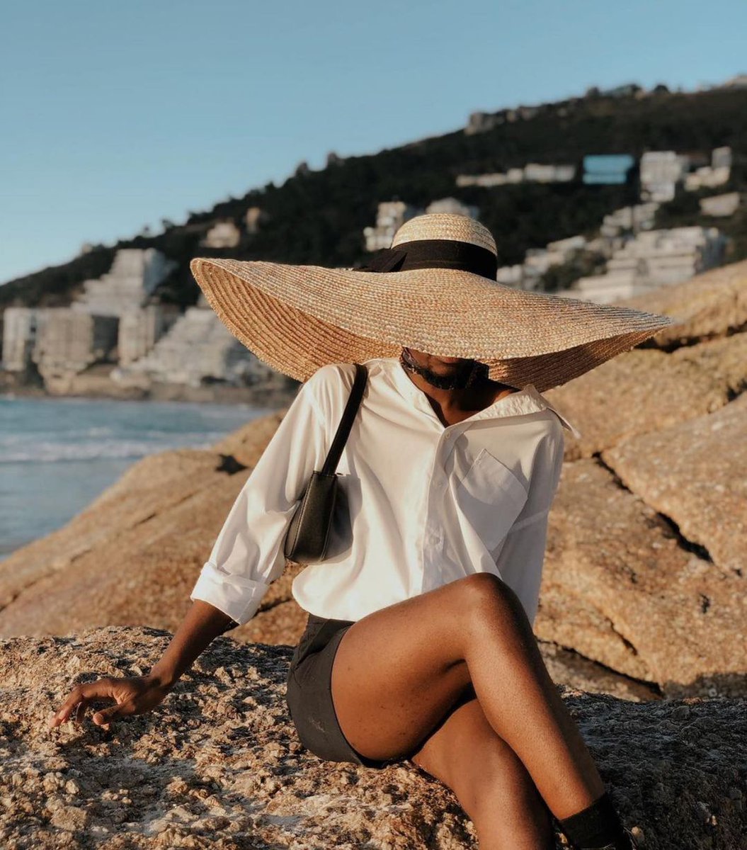 Slaying! 😉
Saturdays are for shorts, sun-hats and beaches. Time for that weekend break! 😗😙

#mood #selflove #selfcare #selfcaresaturday #chill #weekendvibes