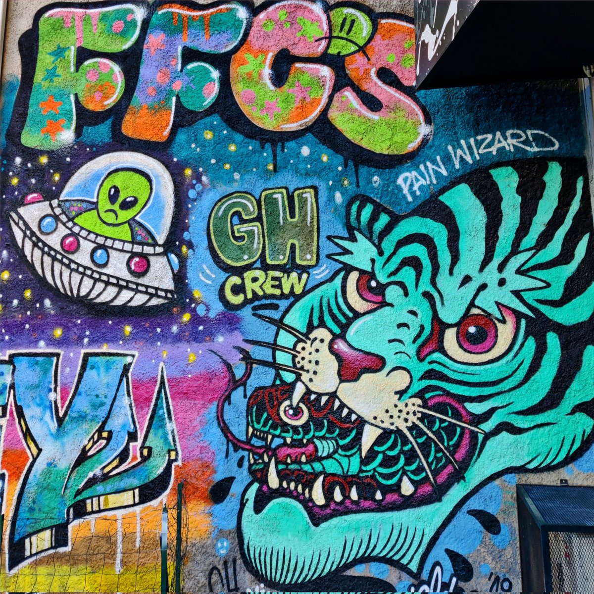 [Culture] Le #StreetArt est apparu à Marseille dans les années 90, au Cours Julien, avant de se propager dans toute la ville, notamment dans les quartiers de la Belle de Mai et du Panier 🎨