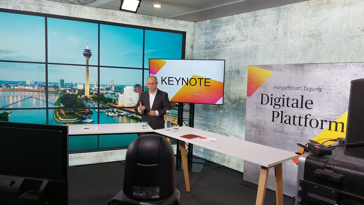 Plattformen als Gamechanger: Der zweite Tag startet mit einer hochspannenden Keynote von <a href="/Dr_Robert_Mayr/">Prof. Dr. Robert Mayr</a> <a href="/DATEV/">DATEV</a> #hbplattform