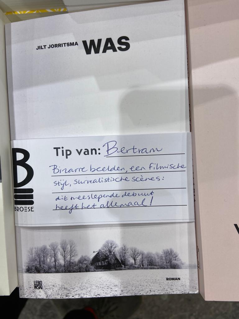 Bij <a href="/Broese_utrecht/">Broese</a> hebben ze er verstand van, dat blijkt weer. Leescht 'Was' van <a href="/JiltJorritsma/">Jilt Jorritsma</a>!

"Bizarre beelden, een filmische stijl, surrealistische scènes: dit meeslepende debuut heeft het allemaal" lebowskipublishers.nl/boek/88/jilt-j…
