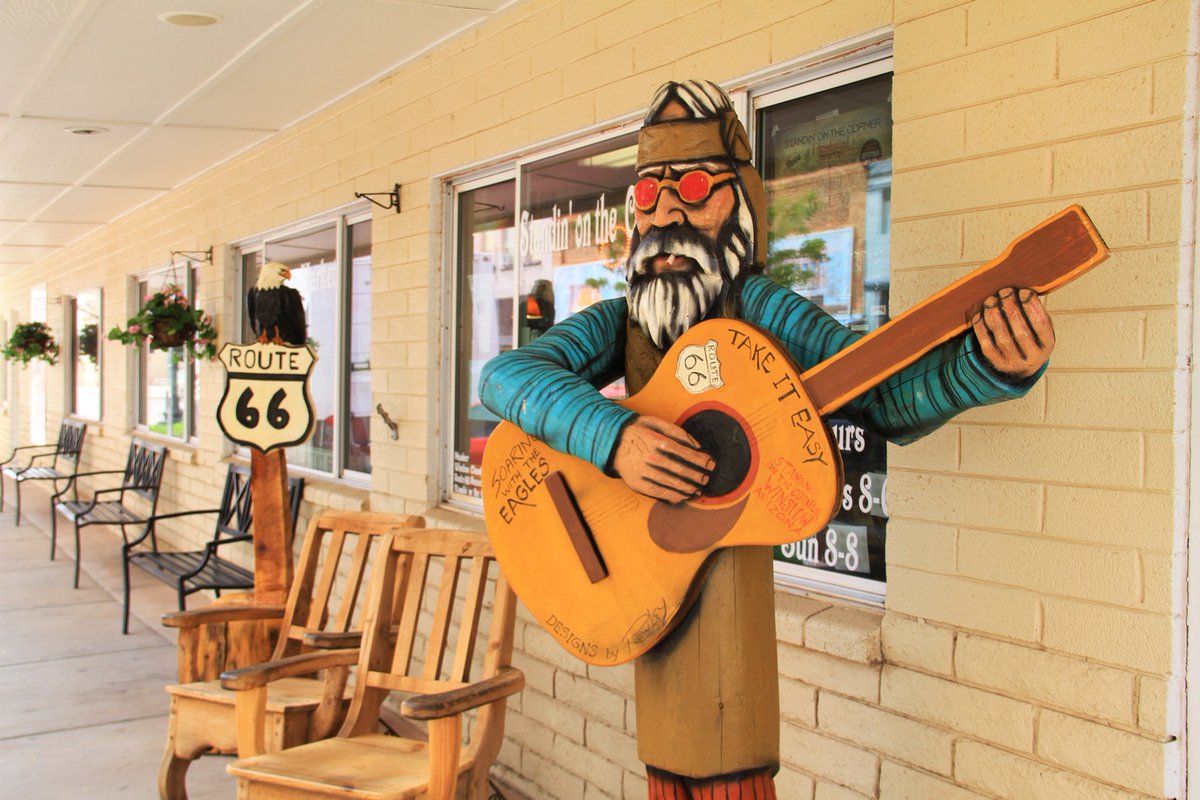 TimeTraveler911's tweet photo. Another iconic place on #Route66Arizona is the famous corner in #Winslow for this week's #Top4Theme #Top4Iconic with our chat hosts + friends @Giselleinmotion @Touchse @CharlesMcCool & @perthtravelers
Americana, music and art attracting #Route66Travelers from all over the world. https://t.co/YV5uYm0pQZ