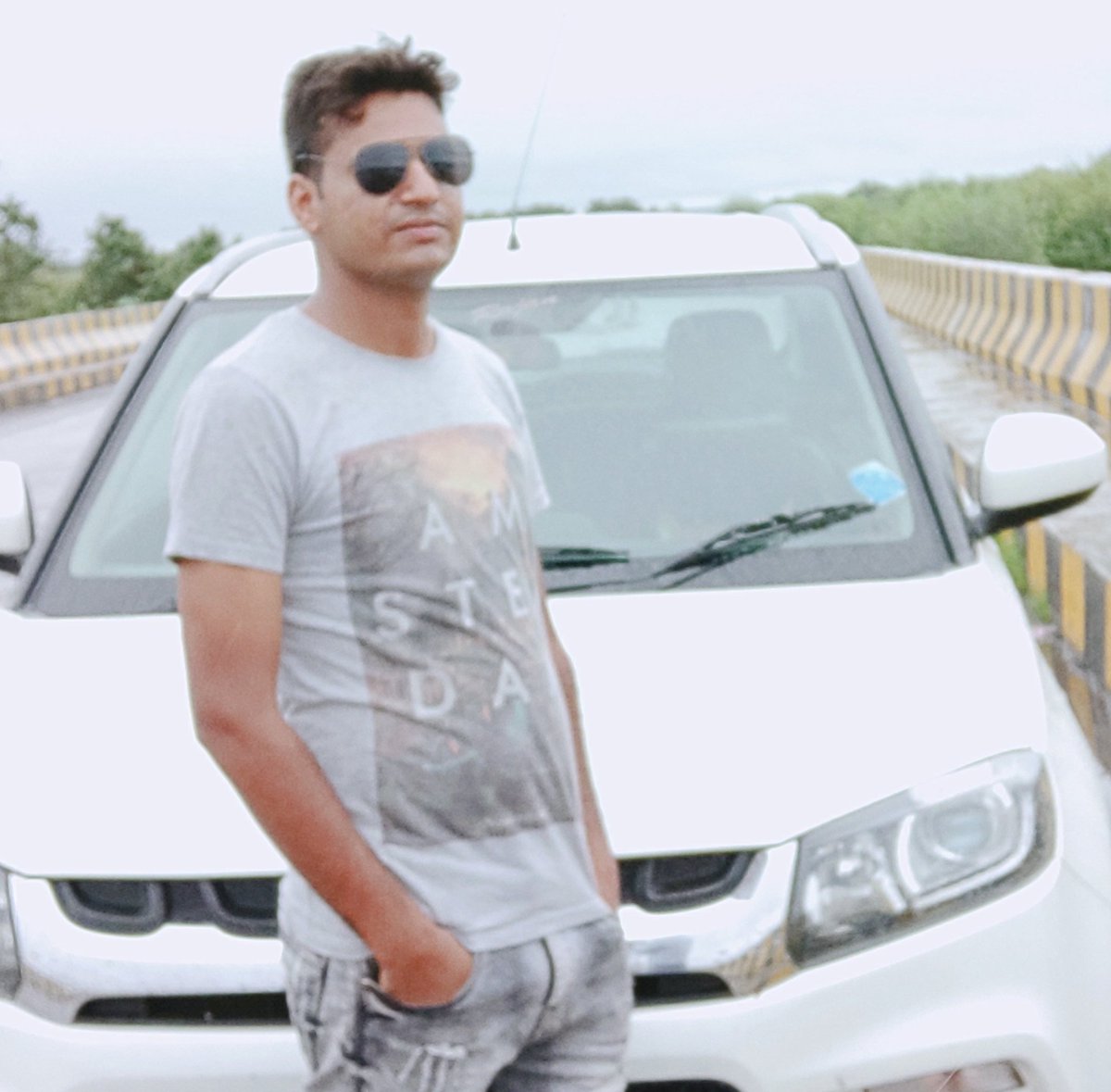 ''बंद हो थाने के पट,ऐसा कभी होता नहीं, 
शहर सोए चैन से,बस इसलिए सोता नही।
कर्मपथ में है मिले, मुझको मगर कांटे बहुत, 
आदमी हूं कैसे कह दूं,मै कभी रोता नही।''