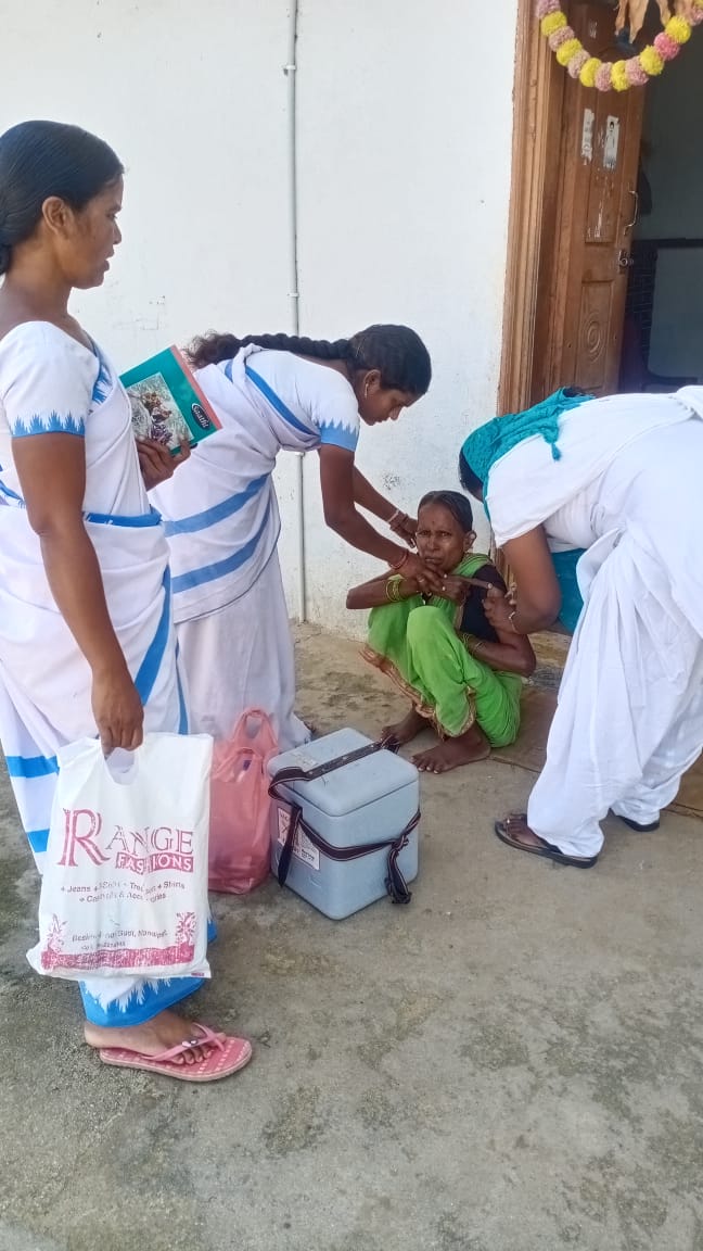 #11

కరోనాపై పోరులో 100% వాక్సినేషన్ ప్రక్రియ పూర్తి చేయుటకు ఇంటింటికీ  వాక్సినేషన్ అందించడం జరుగుతున్నది. వైద్య సిబ్బంది మరియు సర్వే బృందాల నిరంతర కృషి వల్లే ఇది సాధ్యమవుతుంది. 

#FightAgainstCorona
#FrontlineWorriors

<a href="/Collector_NZB/">District Collector Nizamabad</a> 
<a href="/MC_Nizamabad/">MC Nizamabad</a> 
<a href="/MC_Bodhan/">MC Bodhan</a> 
<a href="/MC_Armur/">MC Armur</a>