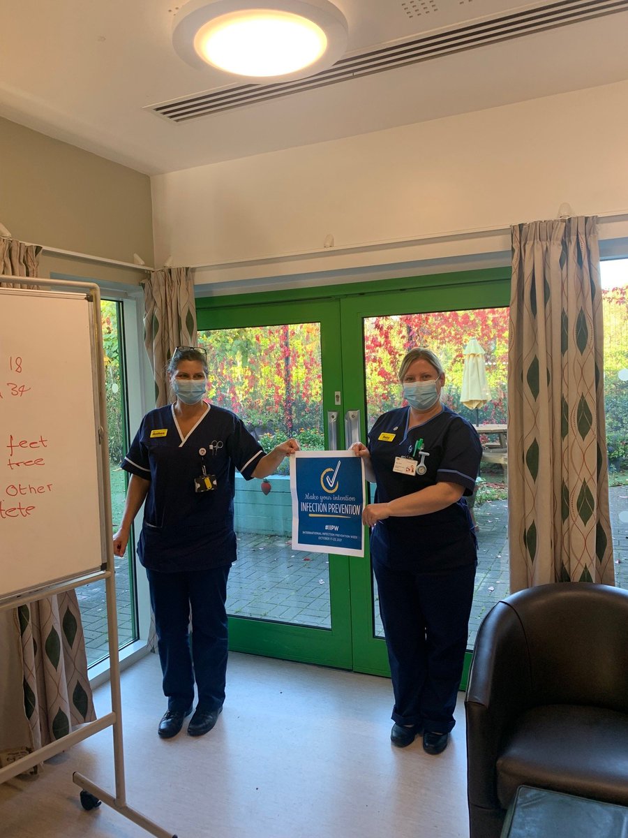ipcgcs's tweet photo. Colleagues from Mulberry Ward, Charlton Lane supporting Infection Control Week! @NHSSW #IIPW #IPS @GlosHealthNHS 😀 https://t.co/Ikz0RmBAHy