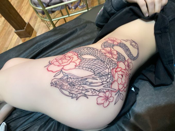 tattoo after 6 hours is finally done 😊 check it out! https://t.co/SWiWkqzU8z