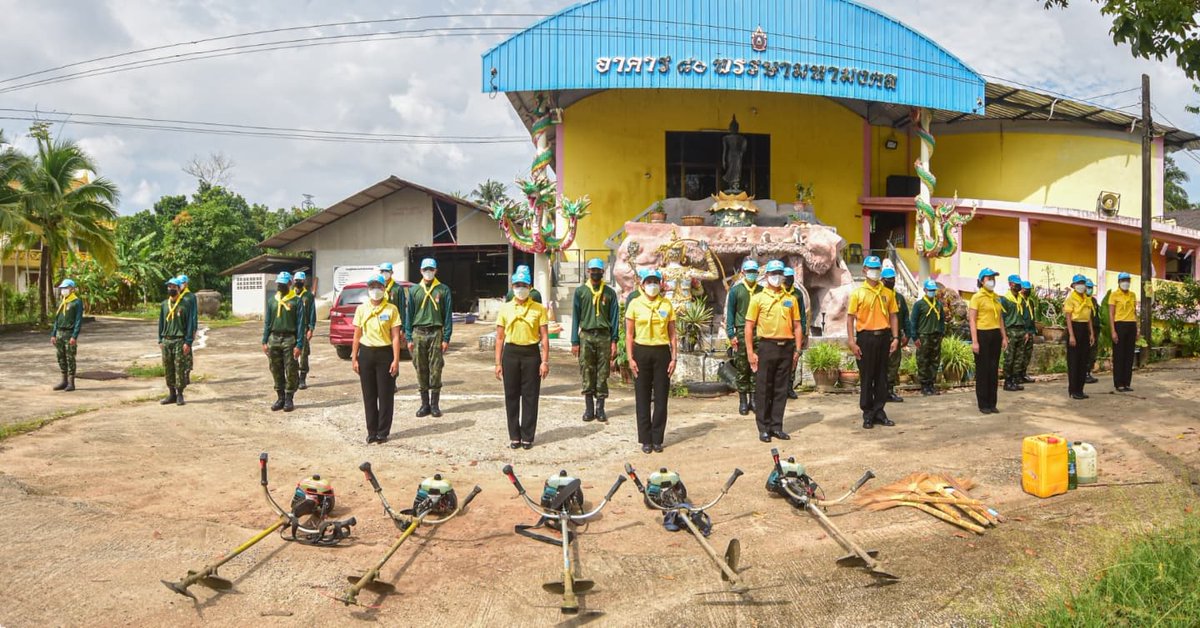 Army4PR's tweet photo. วันที่ 21 ต.ค.64 ป.5 พัน.25 จัดกำลังพลจิตอาสาพระราชทาน และสมาชิกแม่บ้านของหน่วย ทำกิจกรรมจิตอาสา ตามโครงการ "เราทำความดี ด้วยหัวใจ" พัฒนาสาธารณประโยชน์
ปรับปรุงภูมิทัศน์/ทำความสะอาด วัดรัตนมงคล (วัดห้วยแก้ว) ม.5 ต.ถ้ำสิงห์ อ.เมือง จ.ชุมพร
#กองทัพภาคที่4 https://t.co/s3oTradMPd