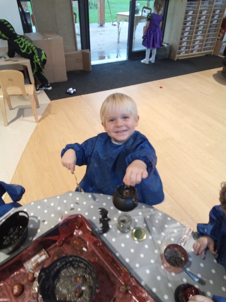AshbridgeMaxy's tweet photo. "Mix, stir, squelch, squash, slimy, gooey" were some of the lovely descriptive words used by Squirrels during their spooky potion making activity. The children enjoyed a full sensory experience during our #messyplay! #EYFS #Preschool #Autumn #Openendedlearning https://t.co/ERu4IjtCIl